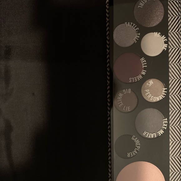 MAC Basic Bi$ch Eyeshadow NEW 100% Authentic (AB1) - Picture 4 of 5